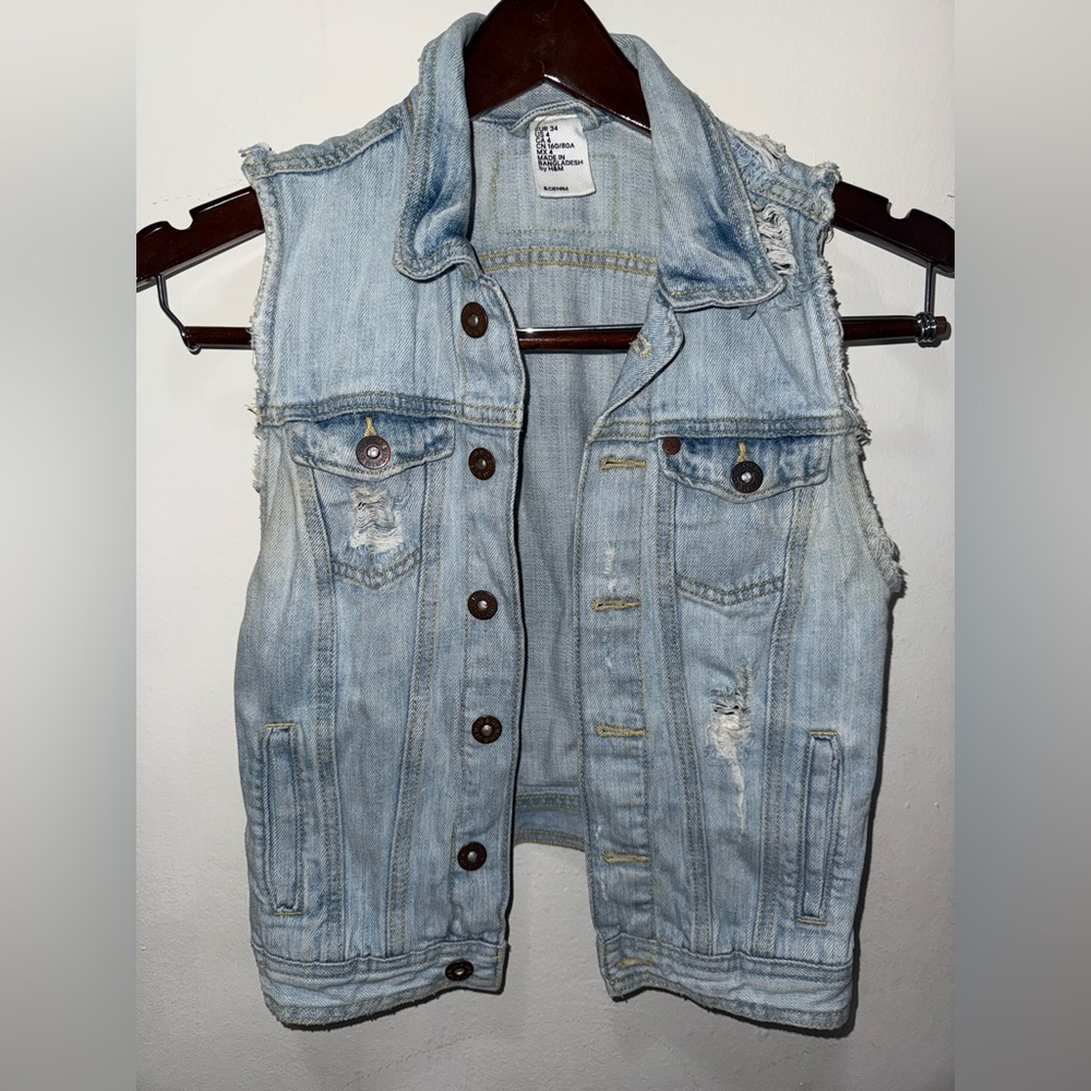 H&M Light Blue Sleeveless Denim Jacket